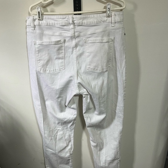 LL Bean Classic Fit White Jeans Sz 16 M/T - Picture 4 of 8